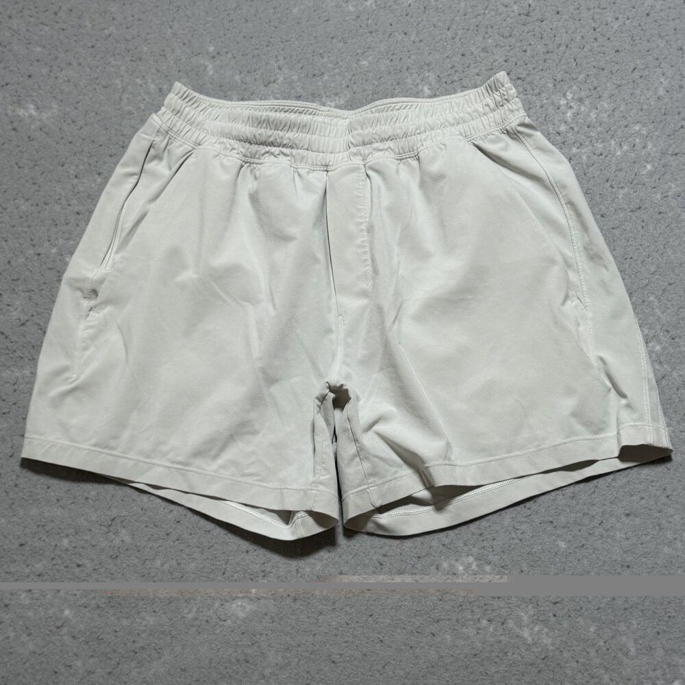 Lululemon Pace Breaker Shorts Bone White Men's Small Gym Yoga 5”Inseam Linerless